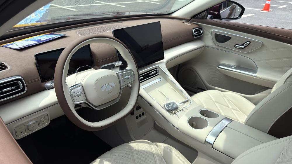 Автосалон в Шанхае 2025. Изучаем новинки на «живых» фото