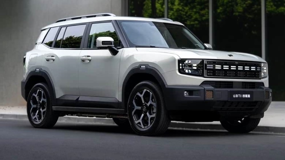  Jetour показал гибридный кроссовер T1 с полным приводом. Он получит три электромотора