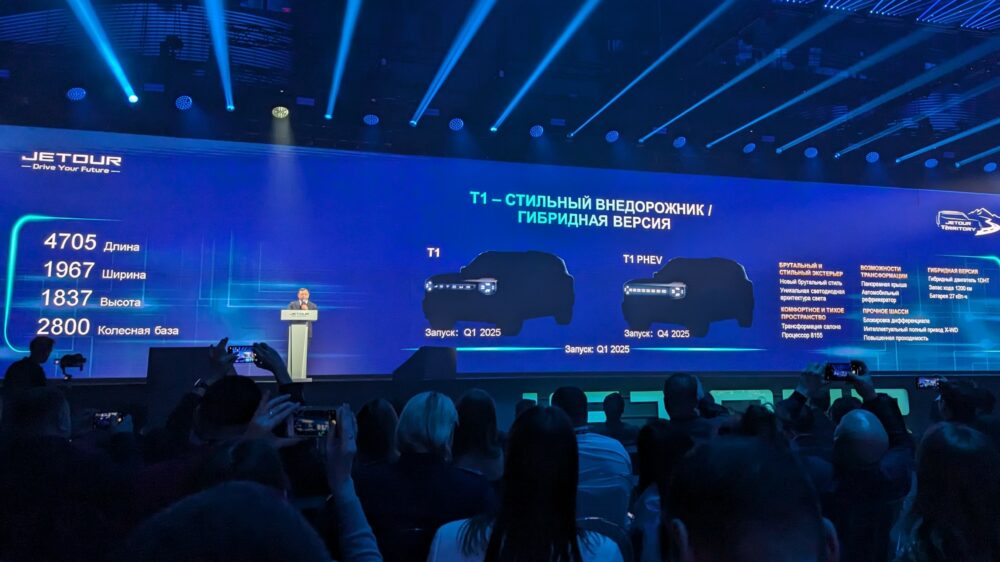  Jetour показал гибридный кроссовер T1 с полным приводом. Он получит три электромотора