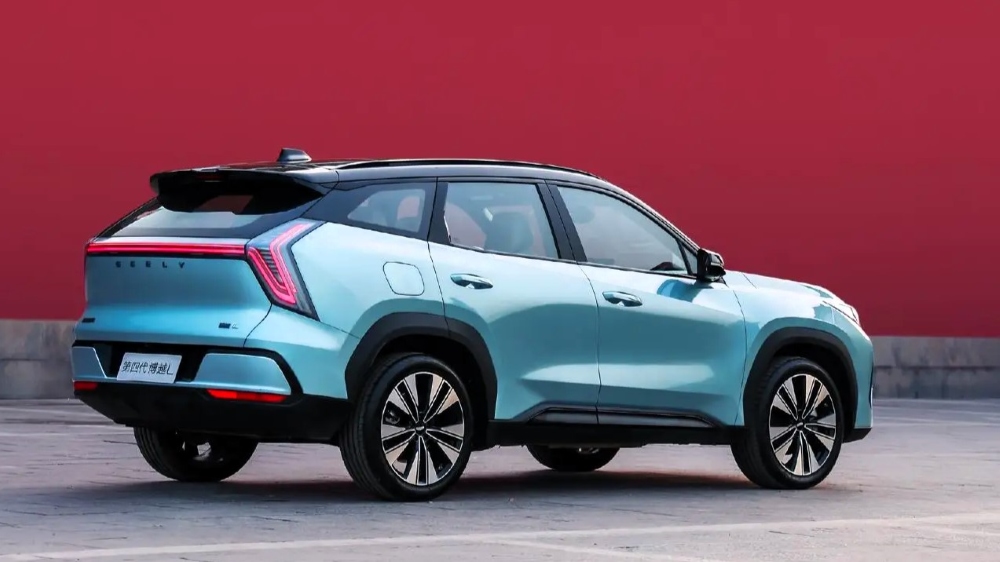  Сменил поколение. Новый Geely Atlas вышел на рынок Китая