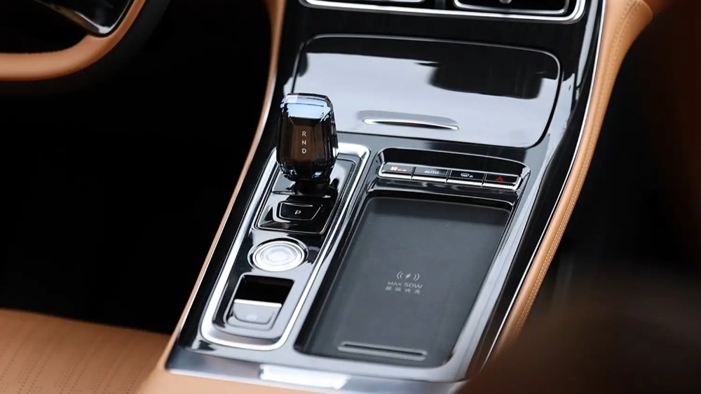 Сменил поколение. Новый Geely Atlas вышел на рынок Китая
