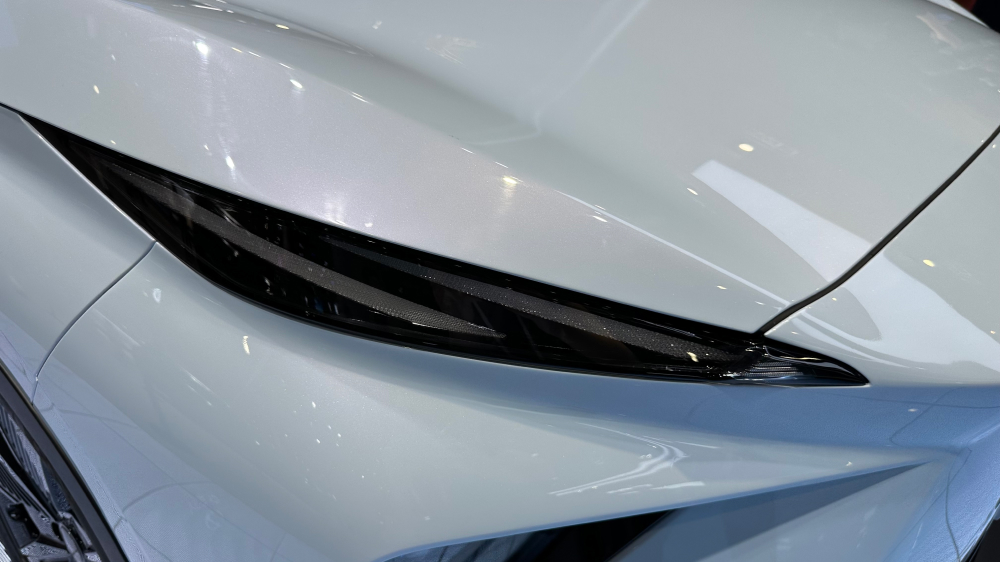 Теперь с гибридом. Обновленный кроссовер Omoda C5 SHS показали на Шанхайском автосалоне