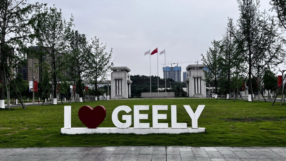  «Без нас они не смогли бы выпускать машины». В Geely заявили о ключевой роли в автопроме Китая