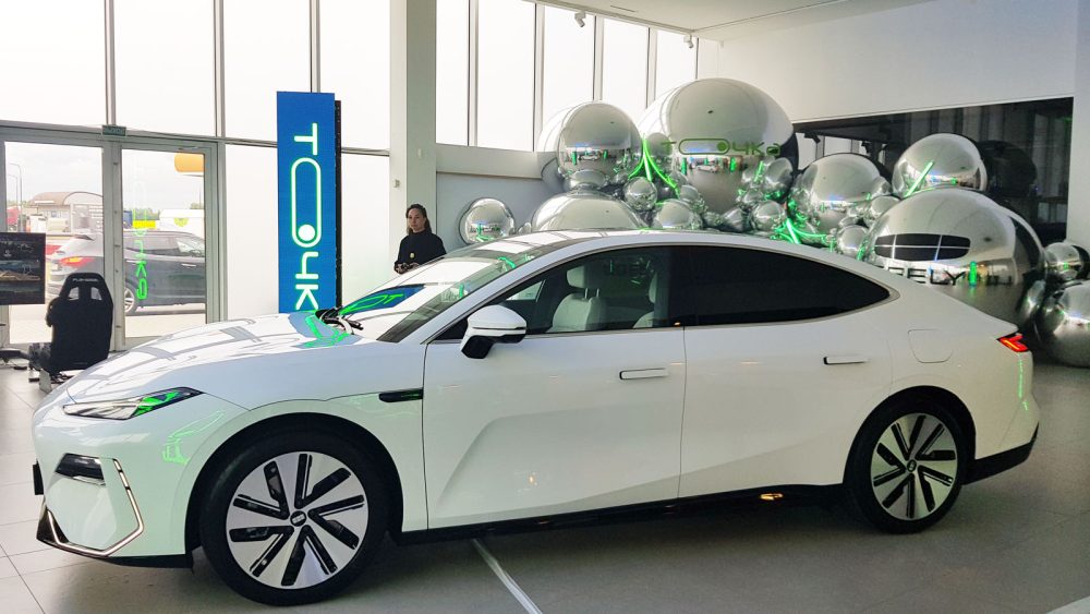 Быстрее Geely Atlas, дешевле Belgee X70! В Беларуси представили Geely EX5 местной сборки