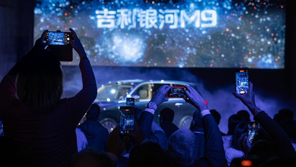  Geely официально представила Galaxy M9. Кроссовер показали в Европе раньше, чем в Китае