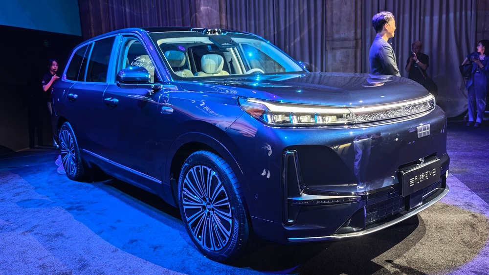 Geely официально представила Galaxy M9. Кроссовер показали в Европе раньше, чем в Китае
