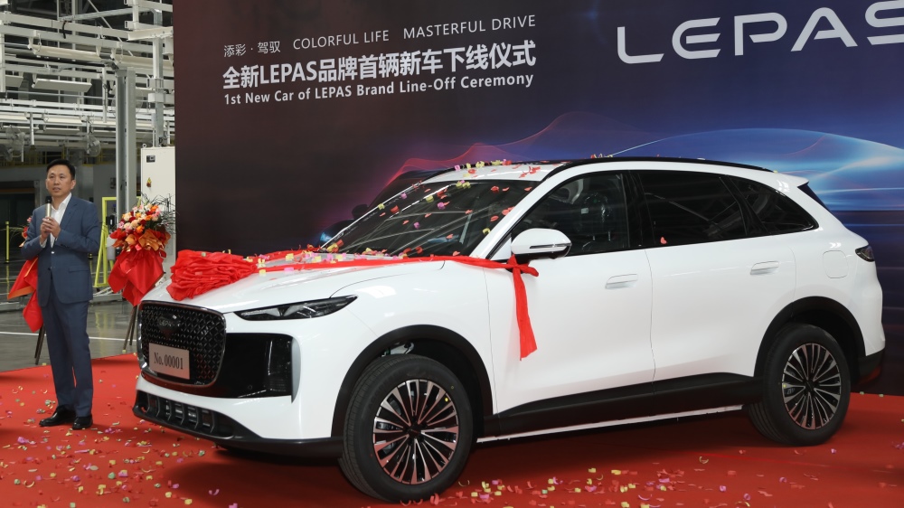 Интерьер в стиле Geely Atlas. Раскрыты новые подробности о кроссовере Lepas L8 от Chery