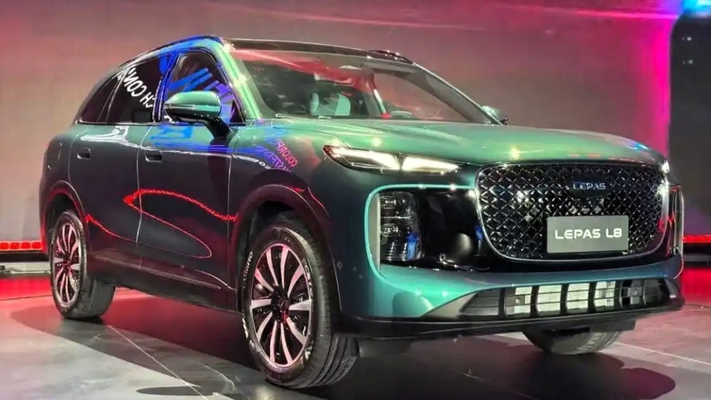  Интерьер в стиле Geely Atlas. Раскрыты новые подробности о кроссовере Lepas L8 от Chery