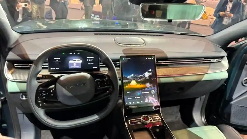 Интерьер в стиле Geely Atlas. Раскрыты новые подробности о кроссовере Lepas L8 от Chery