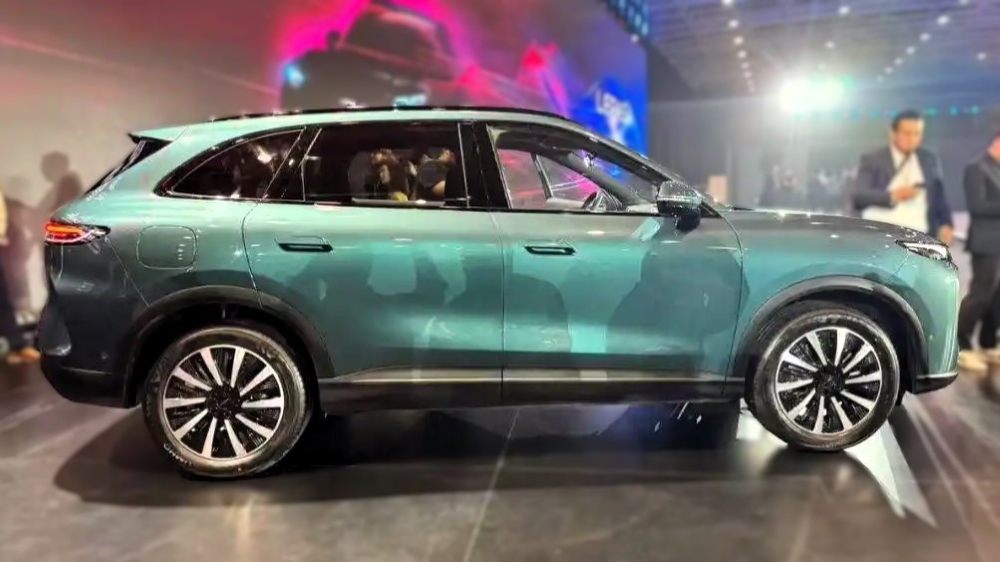 Интерьер в стиле Geely Atlas. Раскрыты новые подробности о кроссовере Lepas L8 от Chery