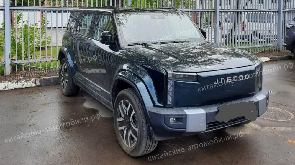  Кроссовер Jaecoo EJ6 заметили у дилерского центра в России. Он готов к старту продаж