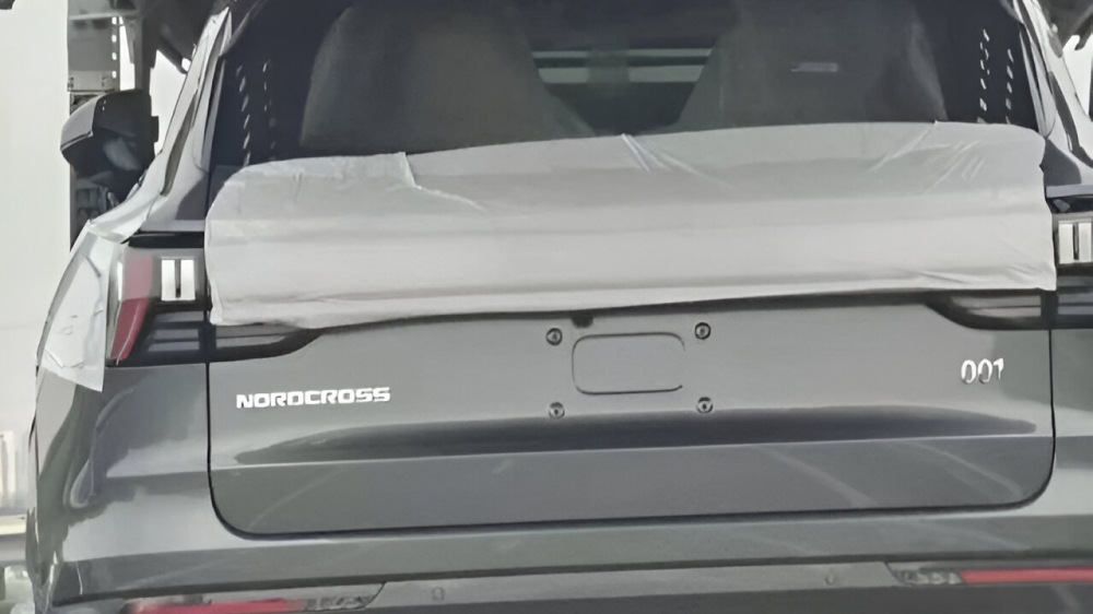  Nordcross 001 на базе Lynk & Co 09 заметили на автовозе. Кроссовер вскоре появится в России