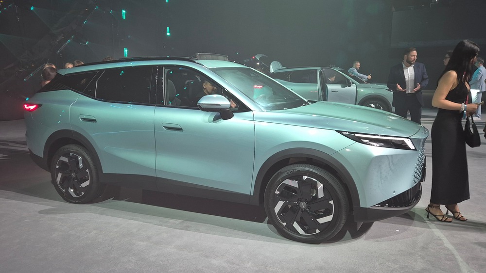 Omoda C7: руль-джойстик и геймерское кресло за 3,4 млн рублей. Первый взгляд Александра Андреева