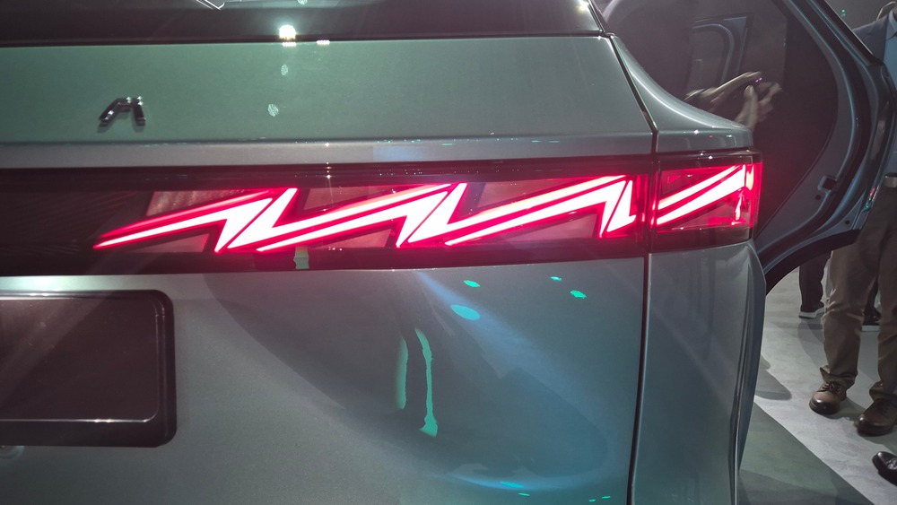 Omoda C7: руль-джойстик и геймерское кресло за 3,4 млн рублей. Первый взгляд Александра Андреева