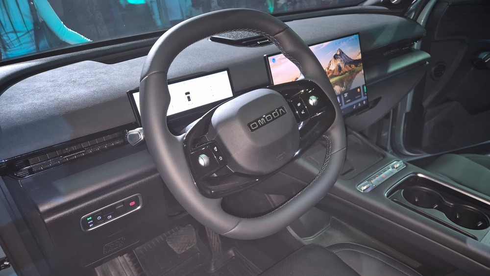 Omoda C7: руль-джойстик и геймерское кресло за 3,4 млн рублей. Первый взгляд Александра Андреева