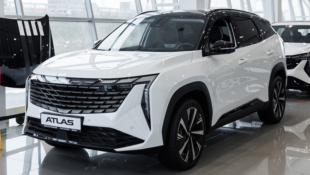 Стал еще дешевле. В Китае начались официальные продажи нового Geely Atlas