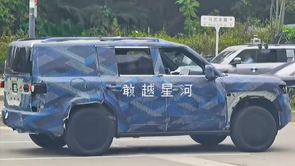  Tai 7 вместо Tank 300. BYD вывел на тесты новый брутальный внедорожник