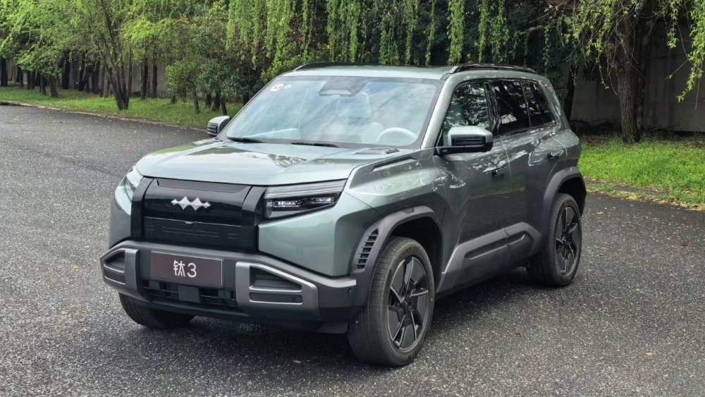Tai 7 вместо Tank 300. BYD вывел на тесты новый брутальный внедорожник