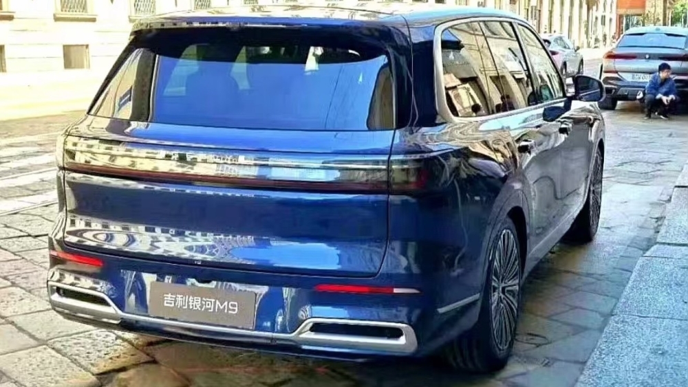 «Убийца» Aito M9. В Европе сфотографировали флагманский кроссовер Geely Galaxy M9