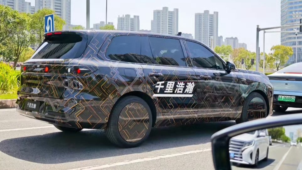 «Убийца» Aito M9. В Европе сфотографировали флагманский кроссовер Geely Galaxy M9