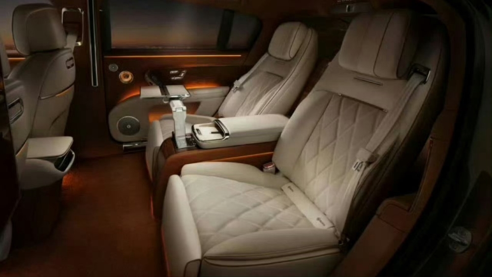 В Китае начались продажи люксового седана Maextro S800. Дешевле, чем ожидалось