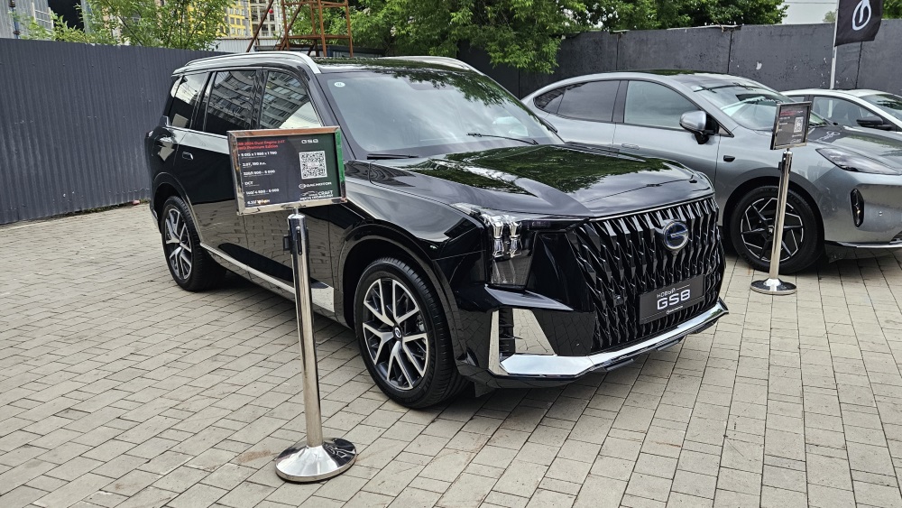 В России появится гибридный GAC GS8. Первые фото и подробности