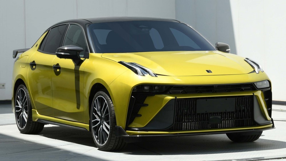 В стиле перформанс. Lynk & Co выпустит новую версию спортивного седана 03+