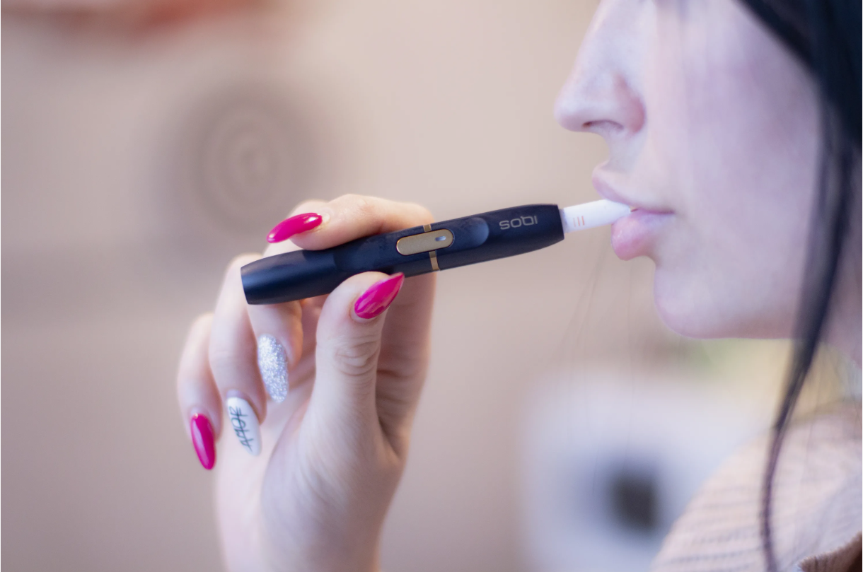 Многие курят IQOS, но до сих пор не знают из чего на самом деле сделаны их стики