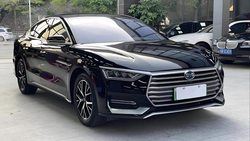 BYD обновит электрический седан e9. Что это за модель и почему ее нельзя купить