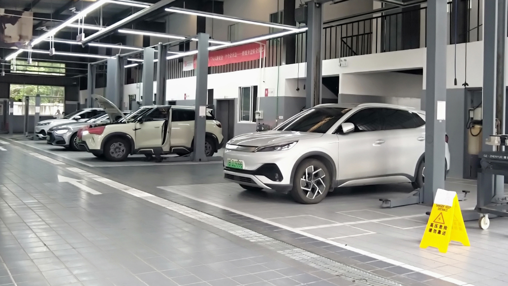 BYD замедлил темпы производства в Китае. Какие проблемы настигли компанию