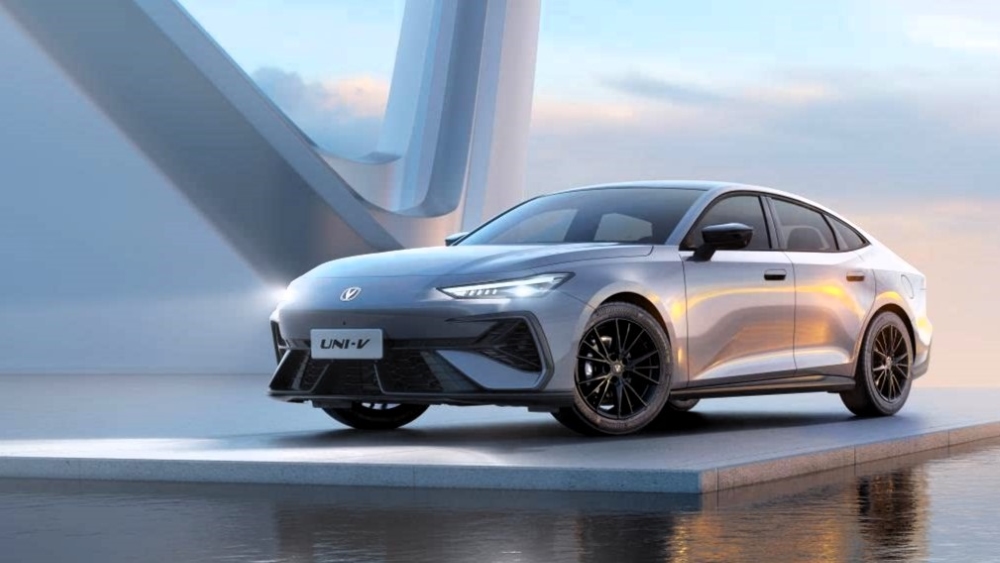  Changan официально показал Uni-V нового поколения. У лифтбека другой интерьер