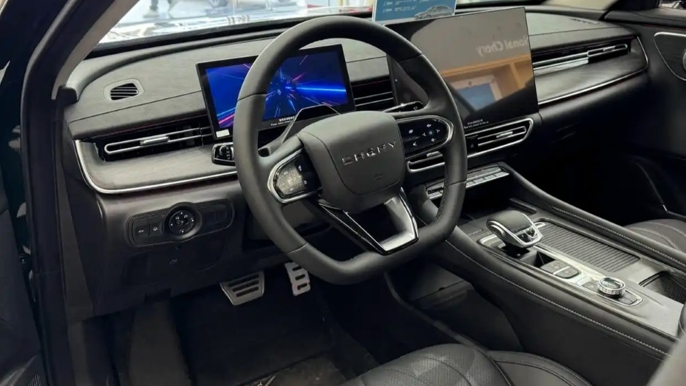 Chery Arrizo 8 Pro с 2-литровым ДВС появились у дилеров в Китае. Известны комплектации