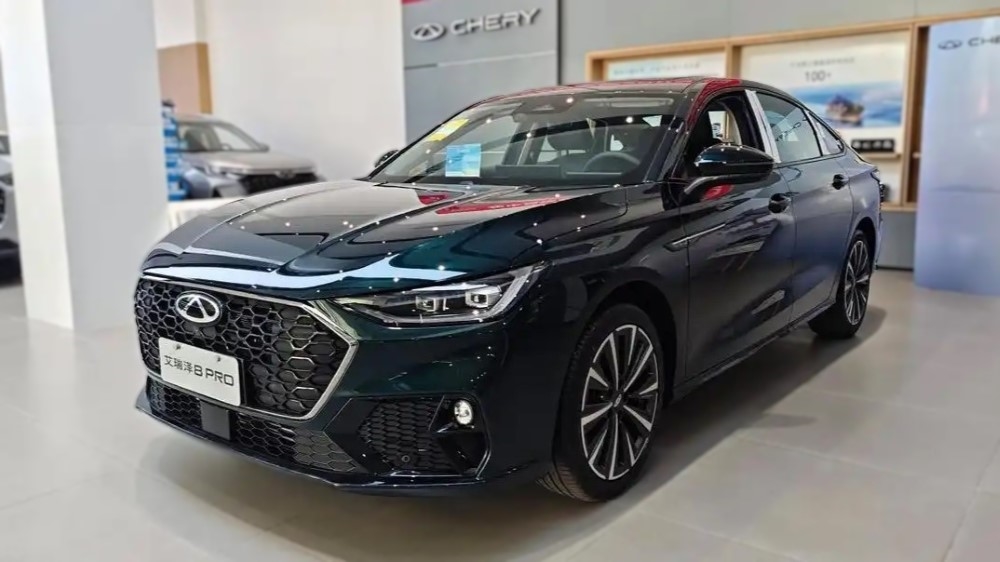  Chery Arrizo 8 Pro с 2-литровым ДВС появились у дилеров в Китае. Известны комплектации