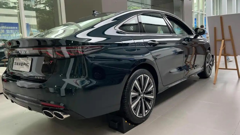 Chery Arrizo 8 Pro с 2-литровым ДВС появились у дилеров в Китае. Известны комплектации