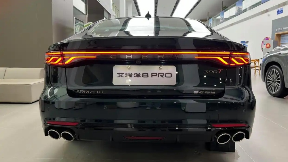 Chery Arrizo 8 Pro с 2-литровым ДВС появились у дилеров в Китае. Известны комплектации