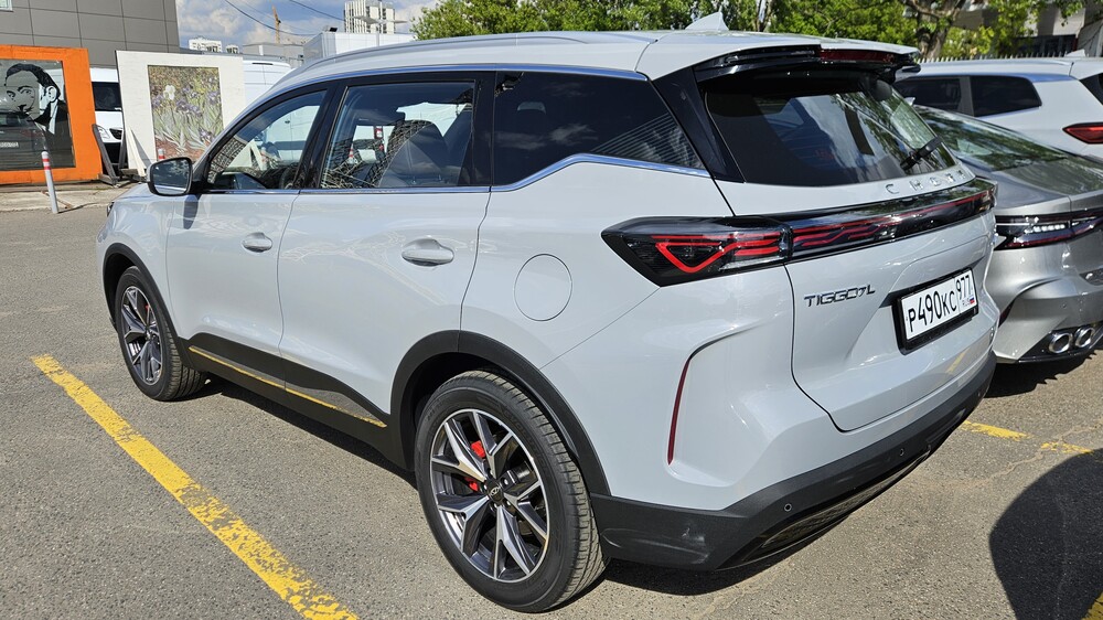  Chery объявила старт продаж Tiggo 7L с полным приводом в России. Цены и комплектации