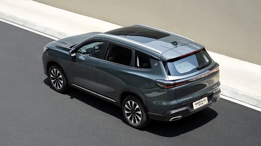 Chery представила сразу две новые версии для семейства Tiggo 8. Они подешевели уже на старте