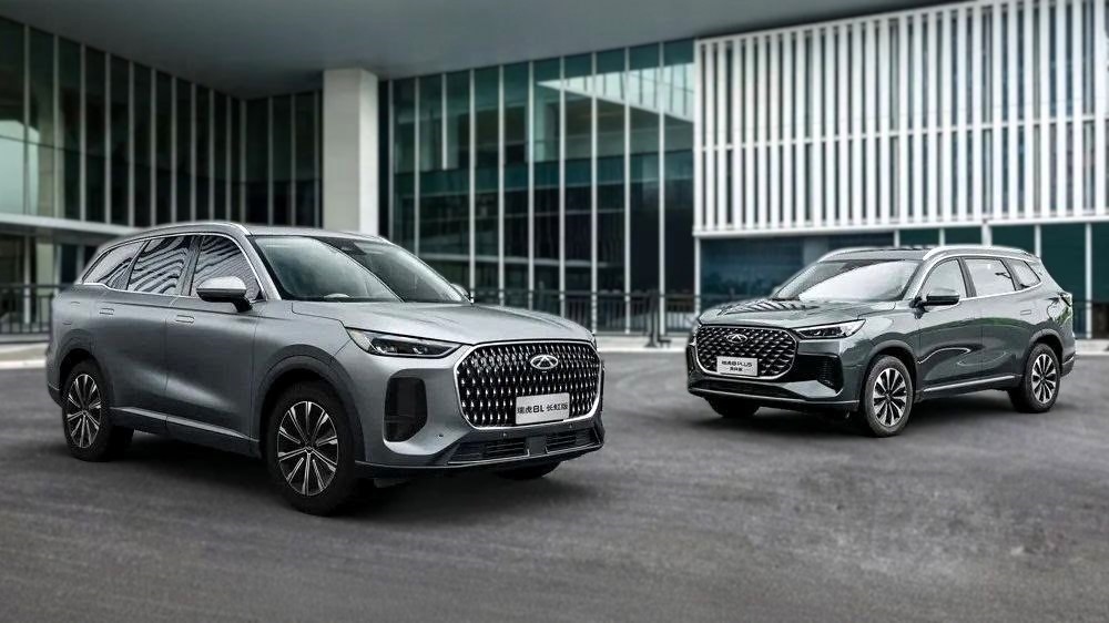  Chery представила сразу две новые версии для семейства Tiggo 8. Они подешевели уже на старте