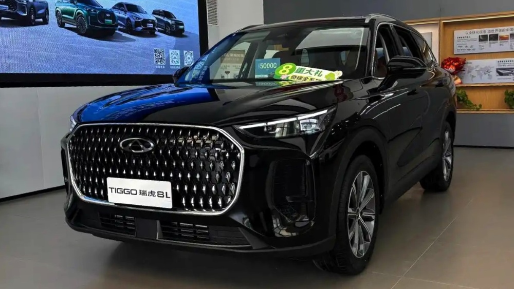 Chery представила сразу две новые версии для семейства Tiggo 8. Они подешевели уже на старте