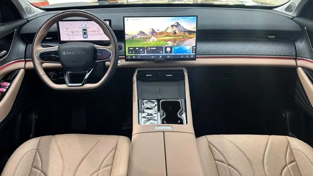 Chery представила сразу две новые версии для семейства Tiggo 8. Они подешевели уже на старте