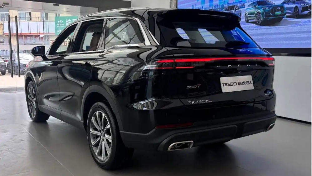 Chery представила сразу две новые версии для семейства Tiggo 8. Они подешевели уже на старте