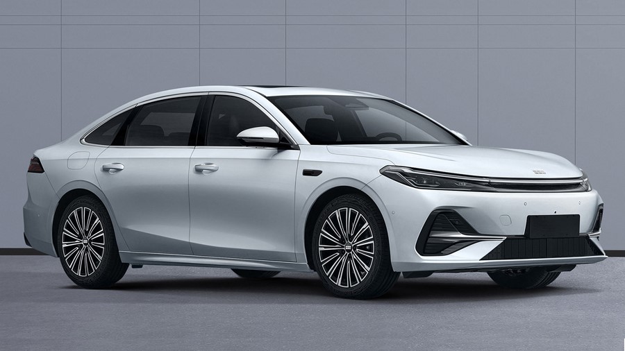До 2100 км на одном баке. Geely опубликовала изображения седана Galaxy A7