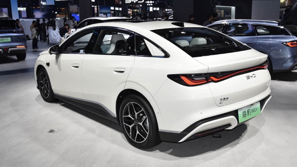 «Электричка» по цене Granta. В Китае стартовали продажи седана BYD Seal 06 EV