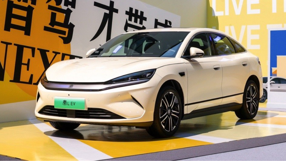 «Электричка» по цене Granta. В Китае стартовали продажи седана BYD Seal 06 EV