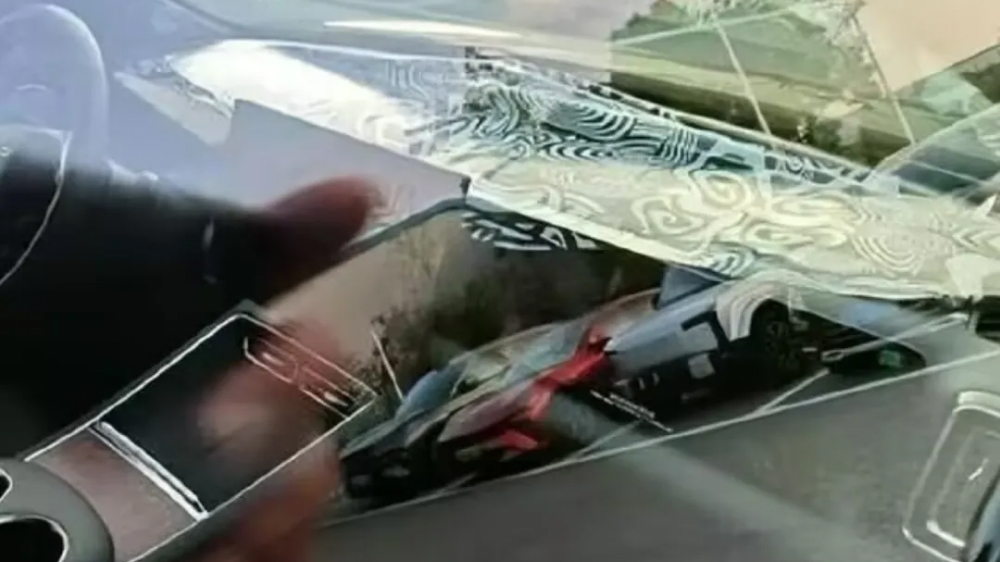 Exeed TXL с последовательным гибридом заметили в Китае. Первые живые снимки