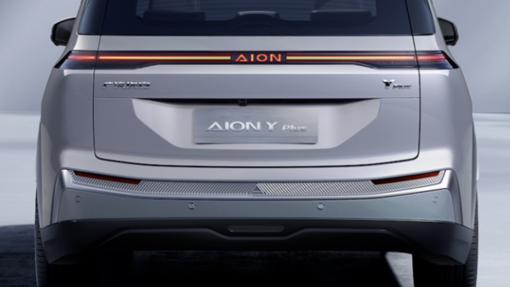 GAC представил улучшенный электрохэтч Aion Y Plus 2025 года. Что изменилось