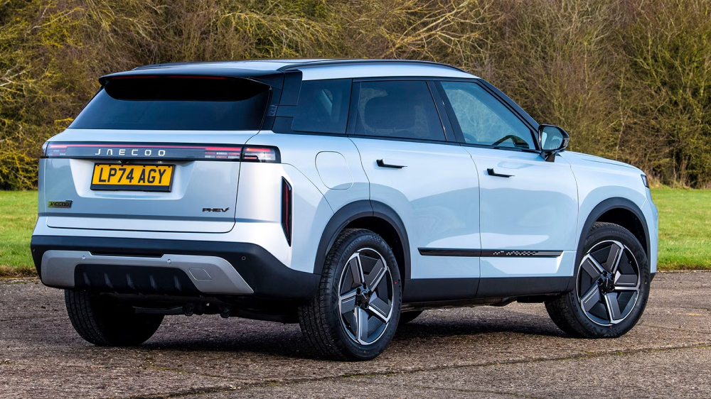 «Китайский Range Rover» оценили в Британии. Мэт Уотсон из CarWow сделал обзор Jaecoo J7