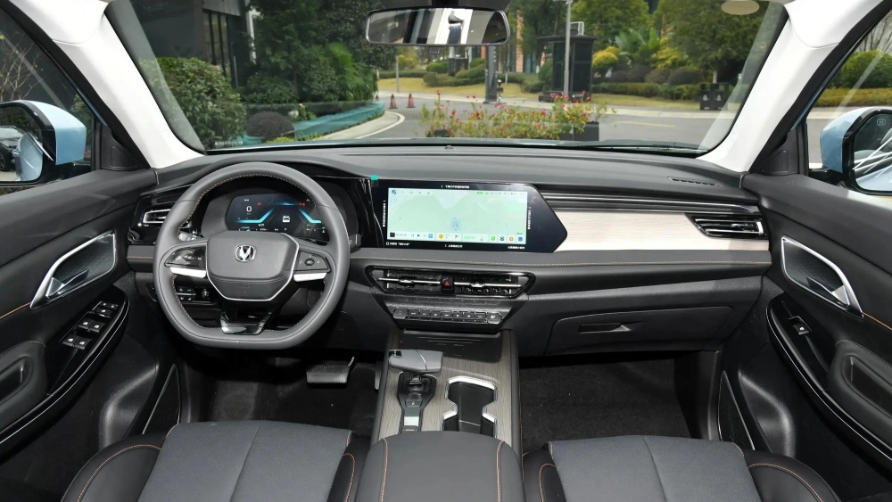 Кроссовер Changan CS75 Pro вышел на рынок Китая. Известны комплектации и цены