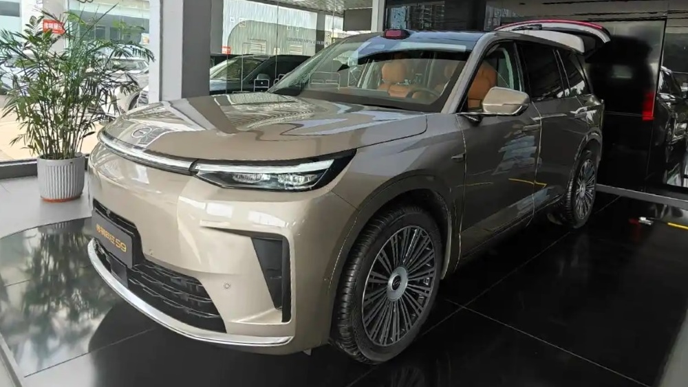 Кроссовер GAC S9 появился у дилеров в Китае. Его запас хода достигает 1200 км