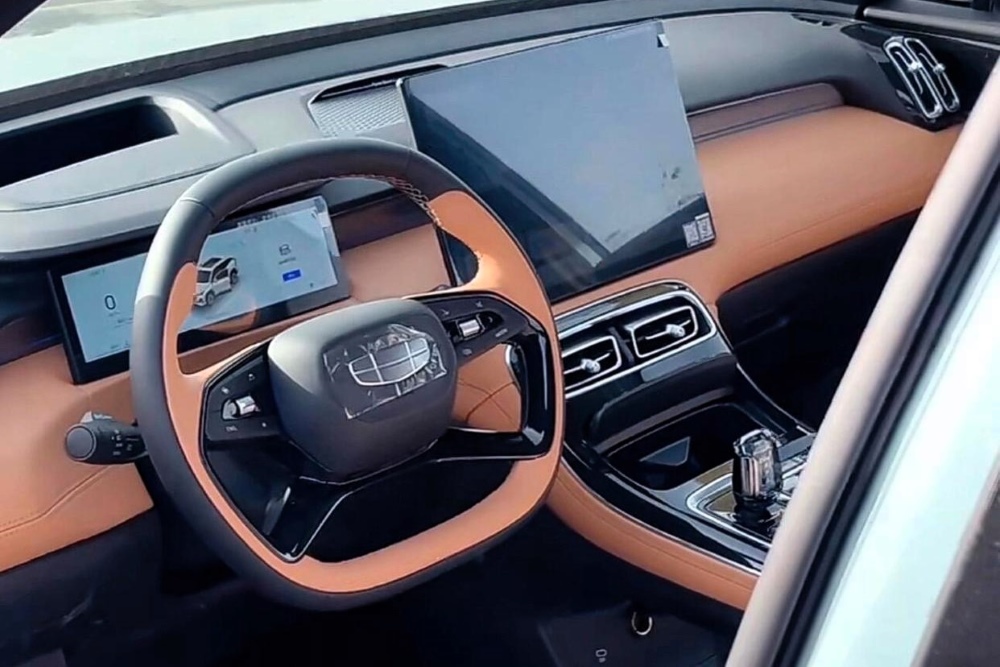 Одна машина каждые две минуты. Geely Atlas IV поколения стал хитом в Китае